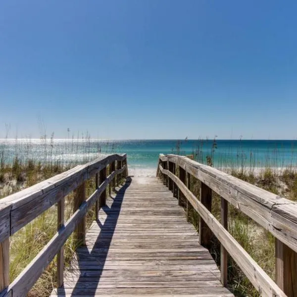 Cozy top-floor beachfront condo with pool pool spa & beach access, hotell i Perdido Key