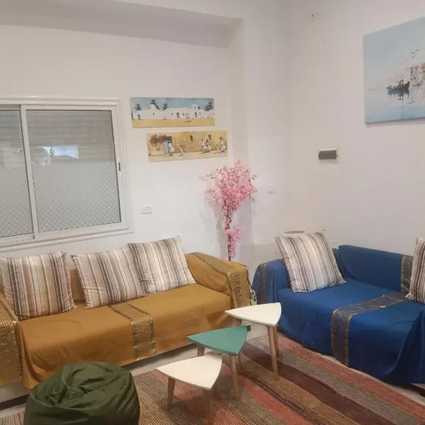 Front beach cosy apartment, hótel í La Goulette