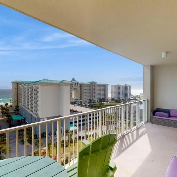 Amazing ocean-view condo across street from beach with heated pools & game room – hotel w mieście Destin