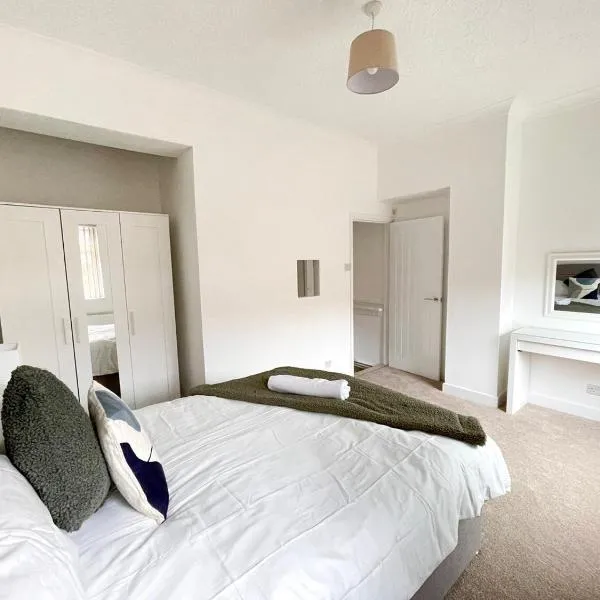 3 Bed plus Sofa sleeps 6 central, hotel din Middlesbrough