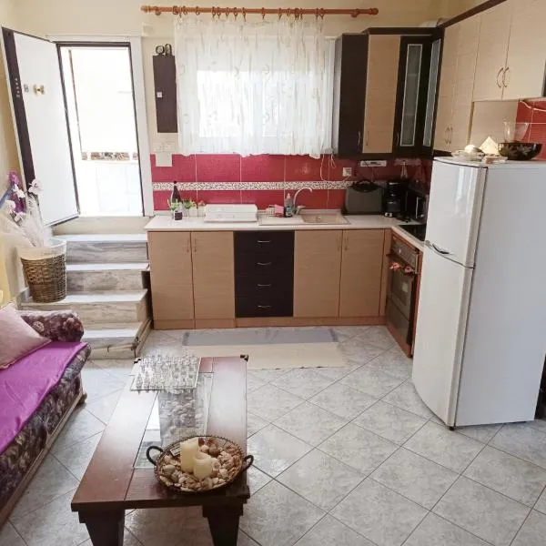 Relaxing Stay in a Cozy House with Garden, hotel en Kalivia Poligirou