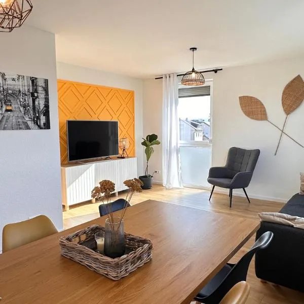 AMAO Sepia - Family Apartment - Free Parking, khách sạn ở Rheinhausen