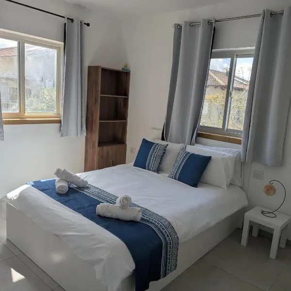 הבית הכחול, hotel en Haspin