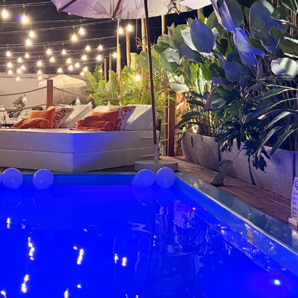 Waves Cabanas