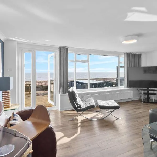 Luxury Beachfront The Cozy Clam, hotel in Pevensey