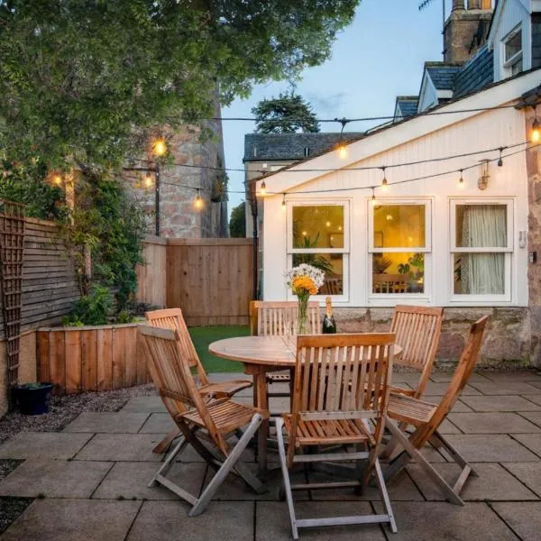 Riverside Cottage in Cairngorms, hotel in Ballater