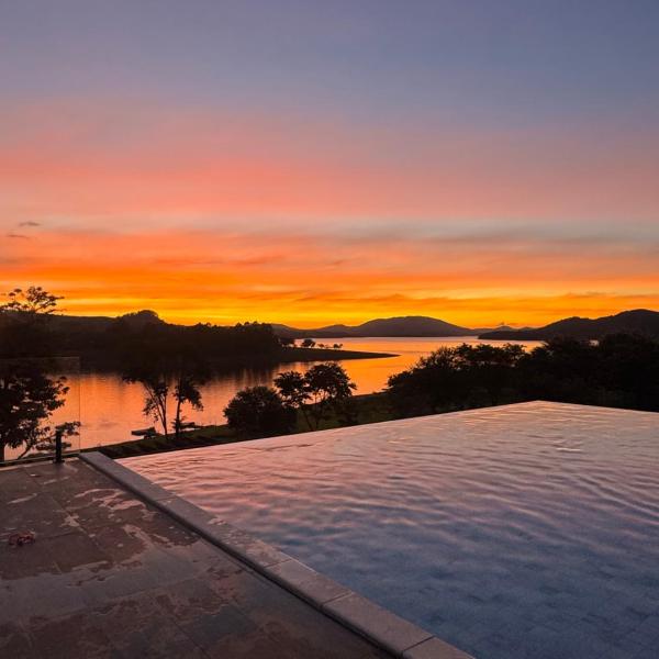 Paraíso à beira da represa com Píer Particular