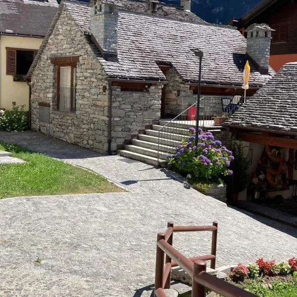 Antico Borgo 2, hotel em Cadarese