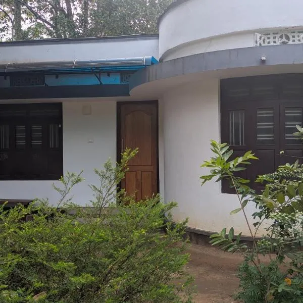 VALIYATH HOLIDAYS HOMESTAY, hotelli kohteessa Munroe Island