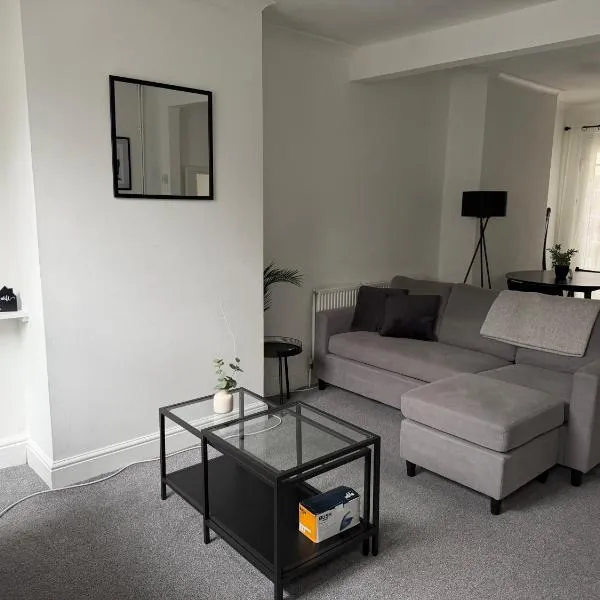 Cosy 2-Bed Home - Central Location Near Town & Train Station, Hotel in Dartford