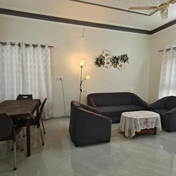 Gulmohar Serene 2BHK Furnished flat without AC and with AC additional price, hotel di Belgaum
