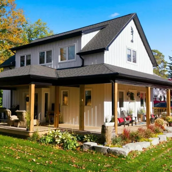 Redwood Suite - NOTL Prime Location GETAWAY, hotel in Niagara-on-the-Lake
