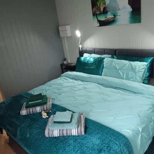 Peaceful Guesthouse, Sleep up to 4, Free Parking, Wi-Fi, Private entrance, Derby City, hotel i Derby