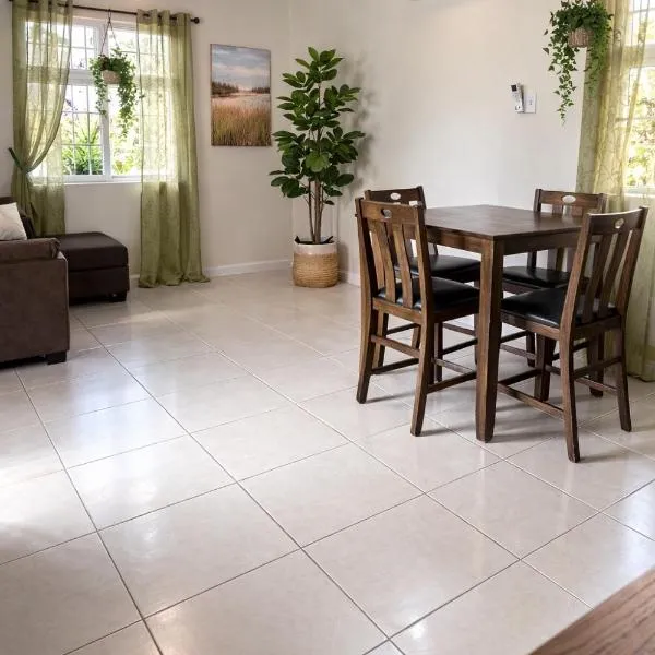 Chaguanas में, होटल 30 mins from Airport Cozy home in gated community