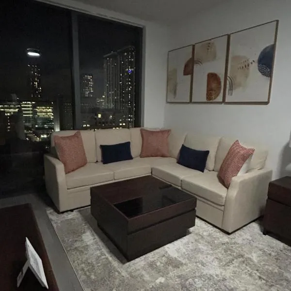 Miami-Brickell with Skyline views Luxury High Rise 2BR-2BATH - walking distance to KASEYA - HEAT ARENA - BAYSIDE - PORT OF MIAMI CRUISE SHIPS, hotel a Miami