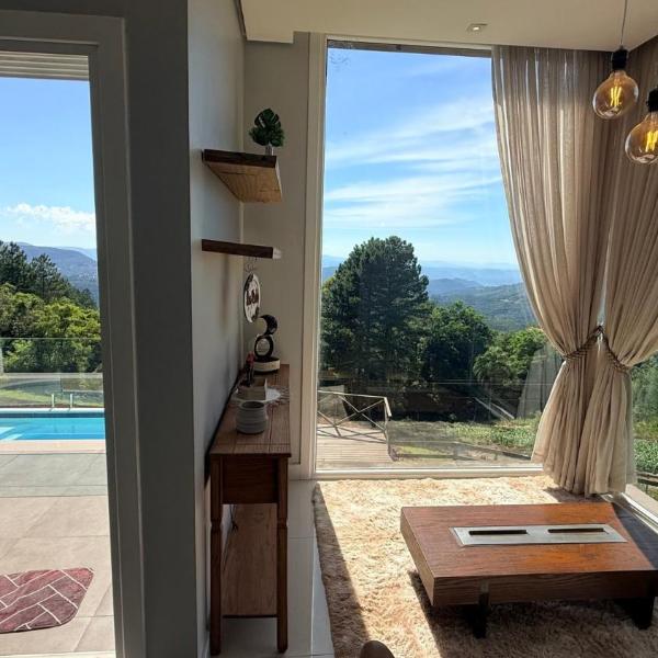Casa com piscina 3 suítes a 15 min Centro Gramado