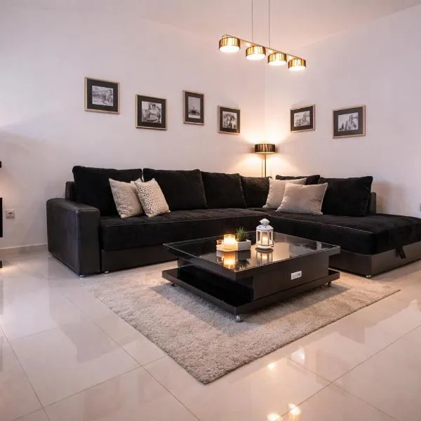 Lake View Double Balcony City Center Apartment in Ohrid, hotel em Ohrid