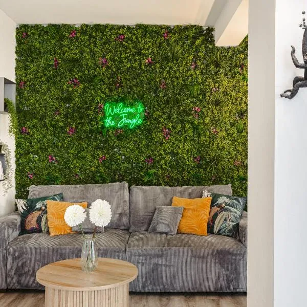 Jungle Saintaise - Appartement, Hypercentre, Fibre, Tv 4K, Parking Privé Payant, hotel v destinácii Saintes