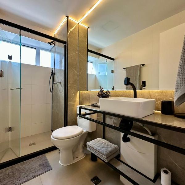 Apto 1405 com Piscina e Academia 2 Quartos Ar Condicionado no Centro Cívico com Garagem - Foto 3