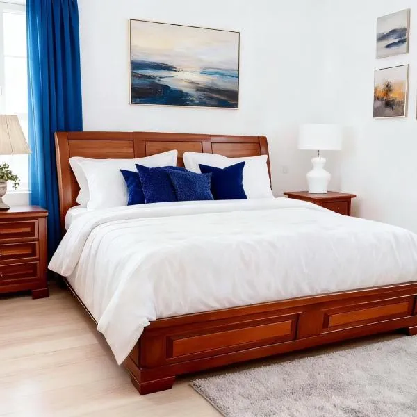 Elegant Private Room with Ensuite Bath in Luxury Villa, hotel i Davenport