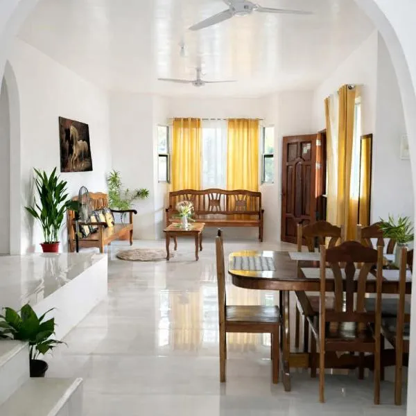 Paulines & Malinao Homestay, hotel v mestu Burgos