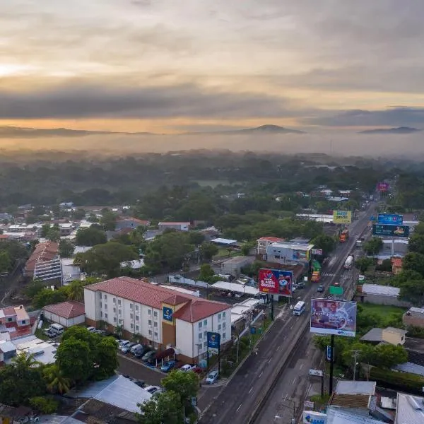 Comfort Inn Real San Miguel، فندق في سان ميغيل