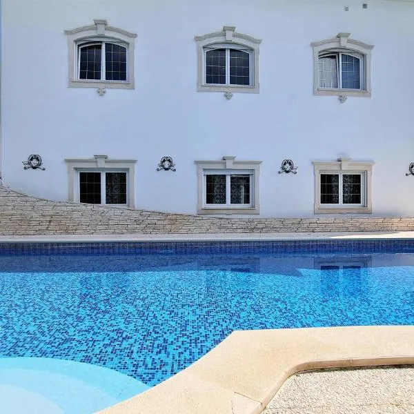 Silver Coast Pool & Resort Villas, hotel a Arnal