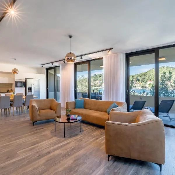 The Island Home - Korkya Luxury Apartments - free garage parking, hotel in Korčula