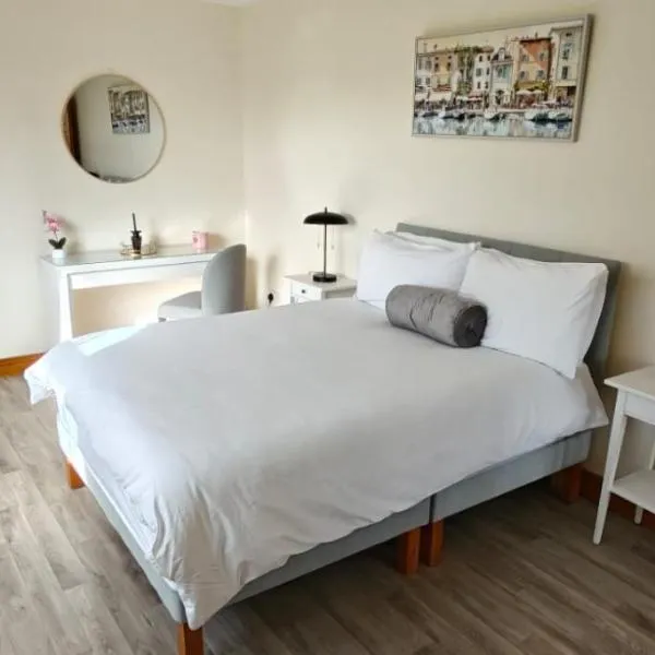 Hillside House - Rose Cottage, Hotel in Ballinamuck