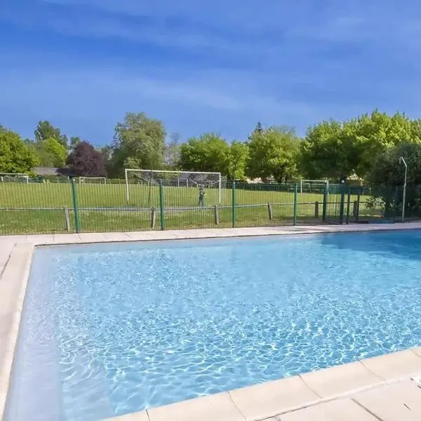 ZEcamping 3 étoiles piscine animaux acceptés: Montaut şehrinde bir otel