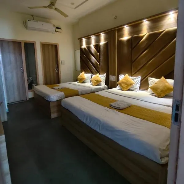 HR King HOTEL, hotel i Amritsar