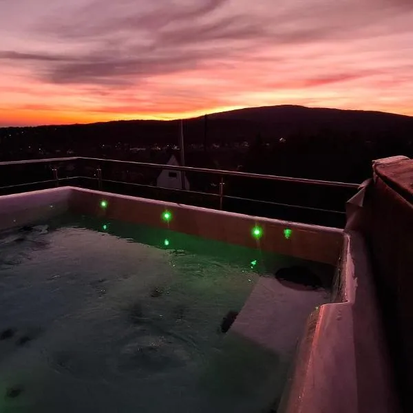 Hillside Cottage, khách sạn ở Pécs