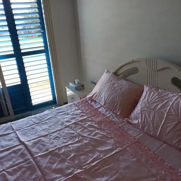 Sea breeze 4 bedroom villa, Hotel in Larnaka
