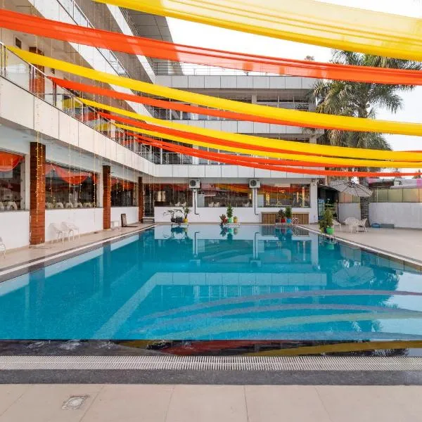 Treebo Arya Palace With Swimming Pool, готель у місті Деградун