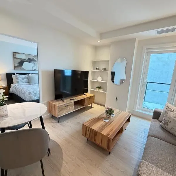 Viesnīca Cute & Cozy 1 BR in HFX with 6 appliances & gym pilsētā Halifaksa