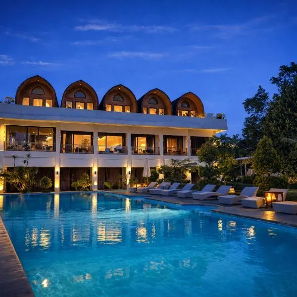 Nirvana Hotel Resort Tetebatu: Tetebatu şehrinde bir otel