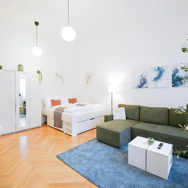 Urban Apartment with balcony near Schönbrunn, hotell i Wien