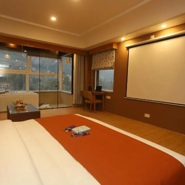 The Udit By West Western - Central Heated and Air Cooled - River View & Roof Top cafe & Bar: Kasol şehrinde bir otel