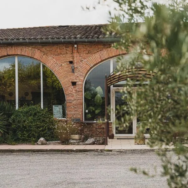 L'ALCOVE HOTEL RESTAURANT, отель в городе Villematier