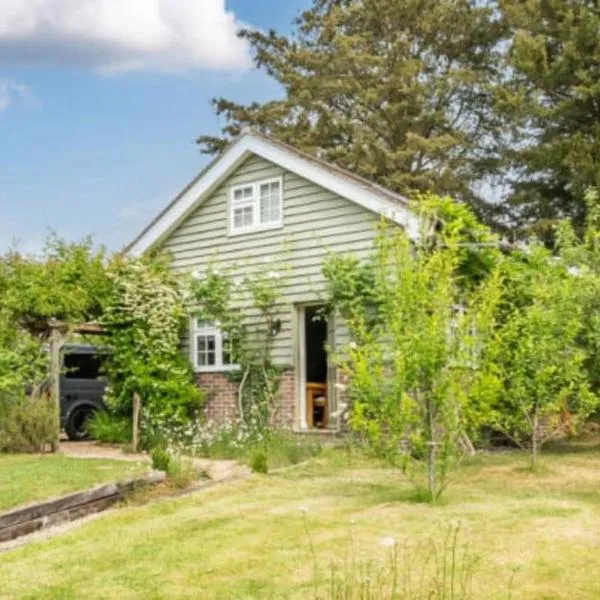 Cosy stay within South Downs!, hotel in Southampton