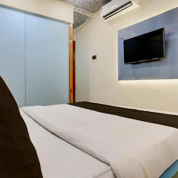 Hotel O Versova Inn, хотел в Мумбай