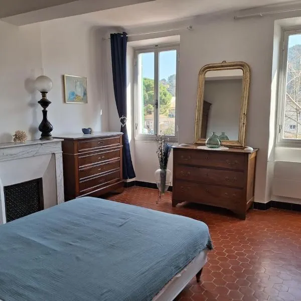 Logement indépendant, coeur de village provençal, hotel sa Solliès-Toucas