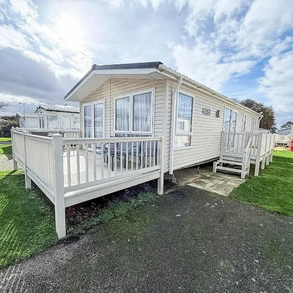 Beautiful Lodge At Manor Park Nearby Hunstanton Beach Ref 23021C, hotel a Hunstanton