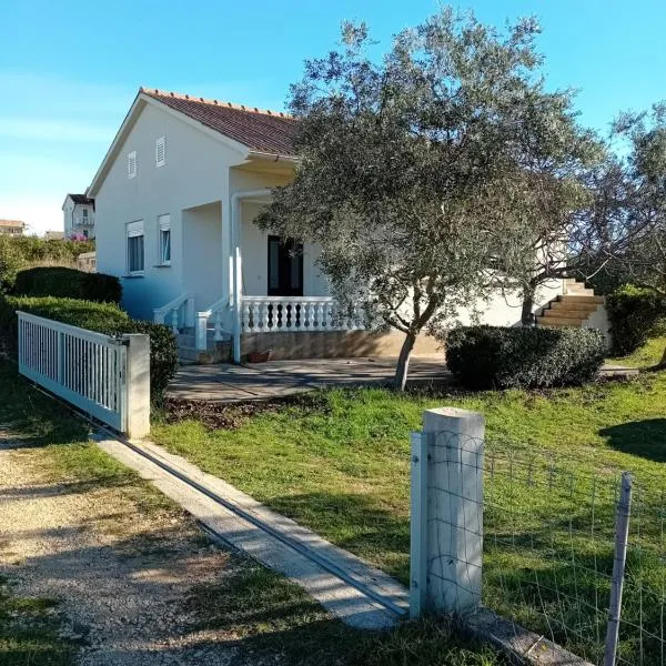 Dume, hotel v Povljani