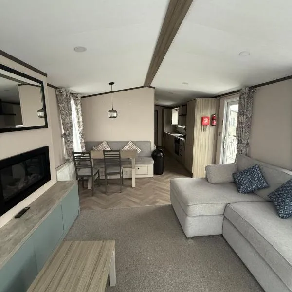 Beautiful guest home for up to 6 people, hôtel à Selsey