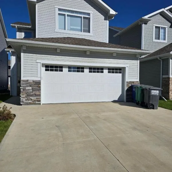 Saskatoon में, होटल Omos Home