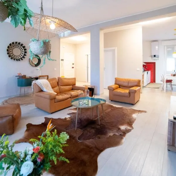 Henry's House luxury urban apartament, hótel í Parma