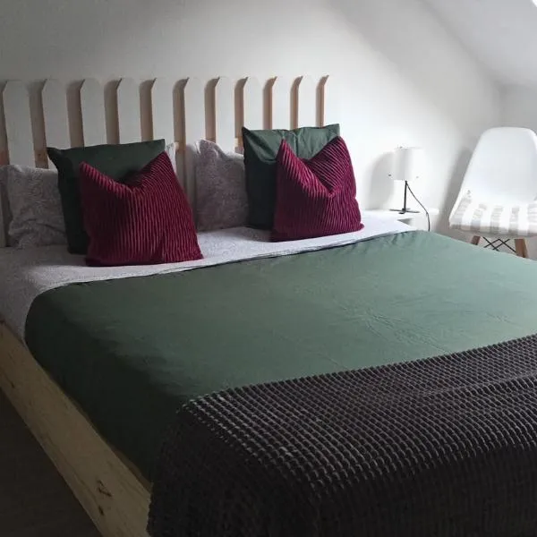 Lake Maggiore Italy Apartment by RentuGoo Travel, hotel em Canonica