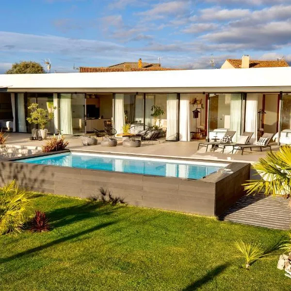 Villa de Diseño con Piscina Privada, hotel u gradu 'Pastores'