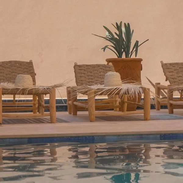 Sea and Sunset Boutique Villa Bed and Breakfast, Hotel in Ikouzza